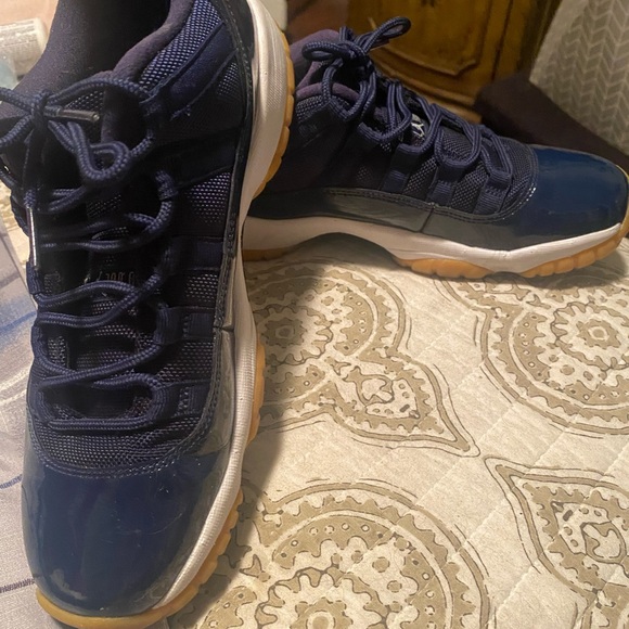 COPY - Jordan retro 11 Low top midnight navy Blue Gum - Picture 2 of 6